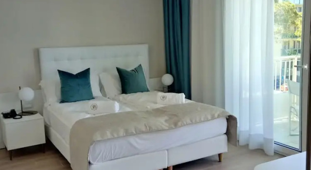 Двухместный номер Superior с балконом Hotel Astoria