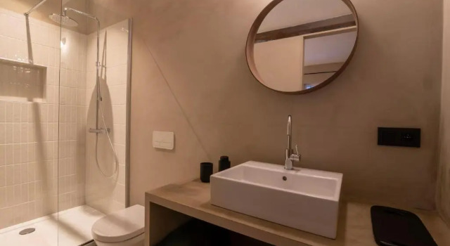 Private en-suite room in the heart of Le Sablon, Забронировать Отель Брюссель Брюссельский столичный регион, рядом с Нотр-Дам-Дю-Саблон