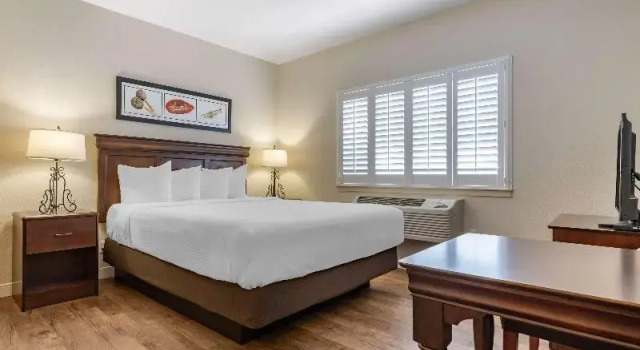 Люкс с 2 комнатами Best Western Rose Garden Inn