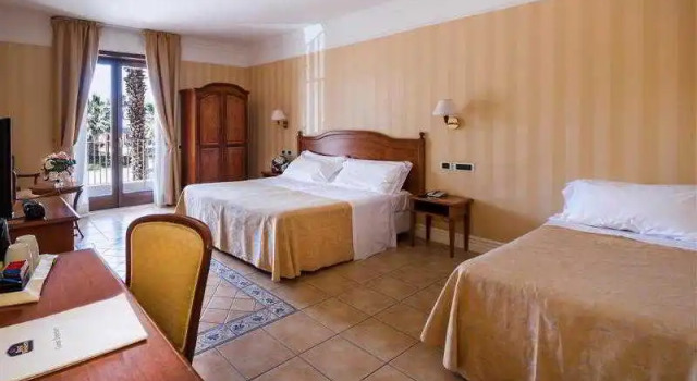 Четырёхместный номер Standard с балконом Dioscuri Bay Palace