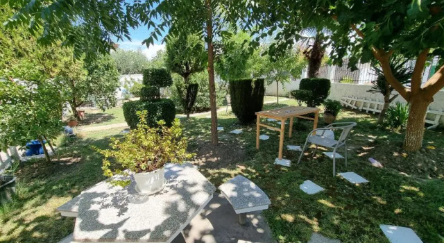 Guest House Vila Elezi, Rezerwuj Pensjonat Hotele w Durres County z parkingiem, Parking