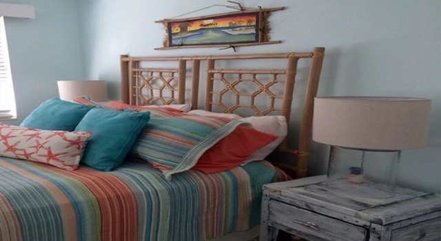203 76th St- Upstairs Cottage #54631 1 Bedroom 1 Bathroom Cottage, Забронировать Дом для отпуска Холмс-Бич Sarasota Area