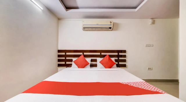 OYO 33504 Hotel Ananda Inn