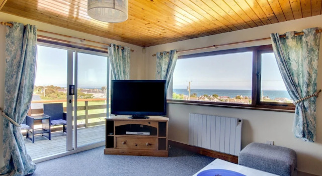 Modern Holiday Home in Moelfre Near Beach, Забронировать Отель Моелфр Anglesey, рядом с Traeth Bychan