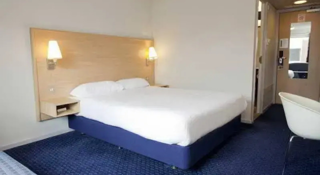 Travelodge Gatwick Airport Hotel, Забронировать Отель Отели Исторического графства Суссекса с парковкой, Парковка