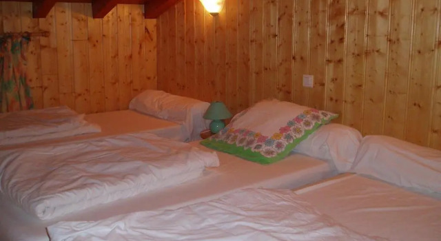 Chalet les Gentianes, Book Chalet Sommerhuse i Rhône-Alps., Hytte