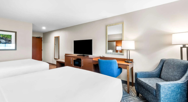 Четырёхместный номер Standard Comfort Inn & Suites Mountain Iron and Virginia