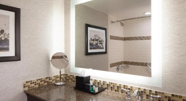 Четырёхместный номер Standard Sheraton Anchorage Hotel