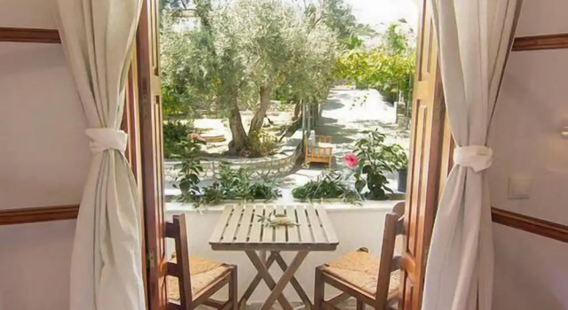 Двухместный номер Economy с балконом и с видом на сад Naftilos Skiathos