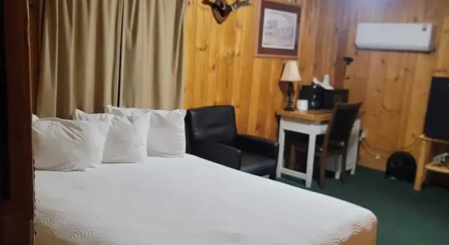 Двухместный номер Standard с видом на реку Trails end motel