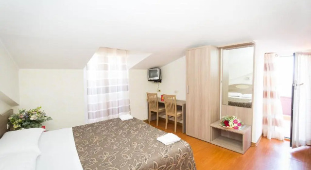 Двухместный номер Standard с балконом Hotel Concorde