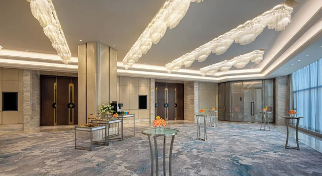 HUALUXE Leshan by IHG, Book Hotel Hotels in Leshan with a Pool, Swimming Pool
