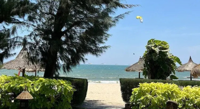 Вилла с балконом и рядом с пляжем Cham Villas Resort