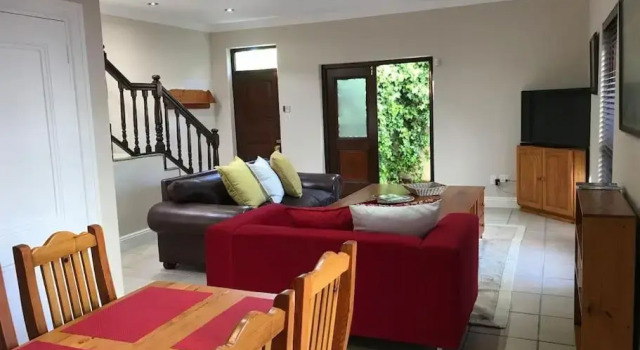 @Leisure Guest Suite, Забронировать Гостевой дом Отели Стелленбос с парковкой, рядом с Bergzicht Heerenhuys Conference Centre, Парковка