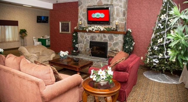 Holiday Lodge Hotel and Conference Center, Varaa Hotelli Oak Hill Länsi-Virginia
