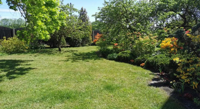 Коттедж с 2 комнатами Garden View Home