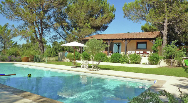 Villa with large pool & unique view within walking distance of baker