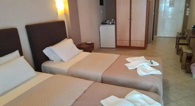 Delfini, Rezervovat Hotel Akhladherí Evia