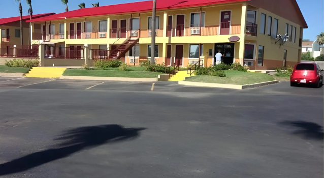 Deluxe Inn Airport