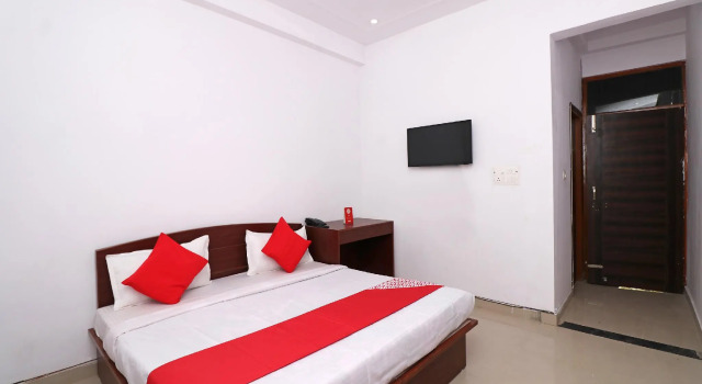 OYO 29134 Virasat Guest House, Забронировать Гостевой дом Отели Гомти Нагара с парковкой, Парковка
