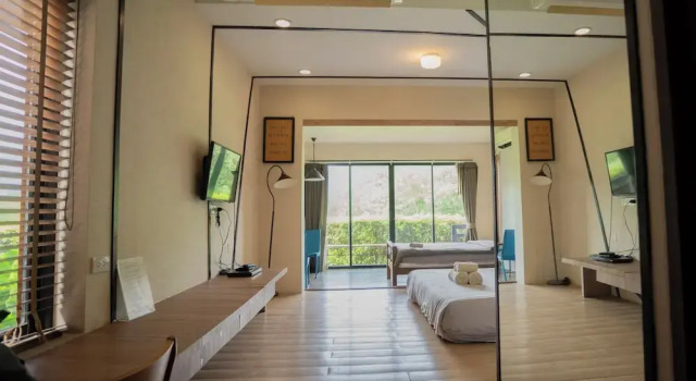 Трёхместный номер Deluxe с балконом Hyde 198 Homeresort