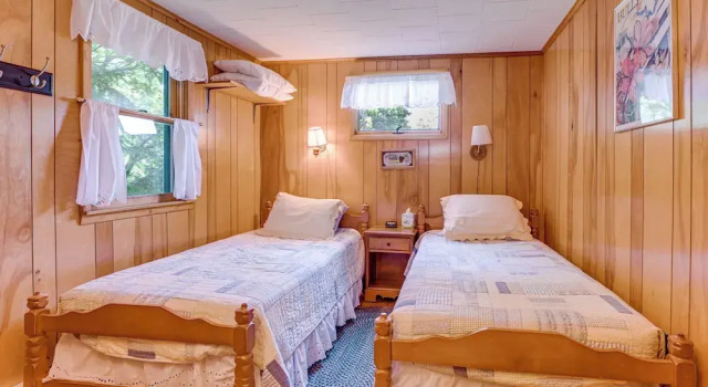 Dock & Rowboat: 'beechnut Bungalow' on Keuka Lake, Prenota Casa vacanze Bluff Point Stati Uniti
