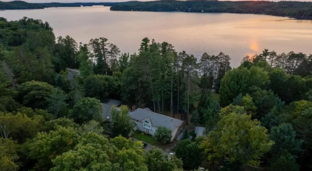 Коттедж с 3 комнатами Muskoka Waterfront Retreat