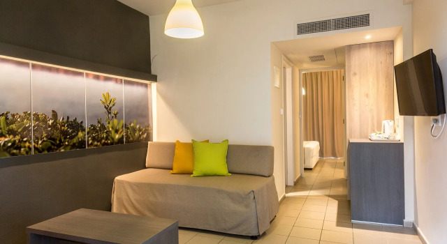 Семейный номер Mayfair Hotel