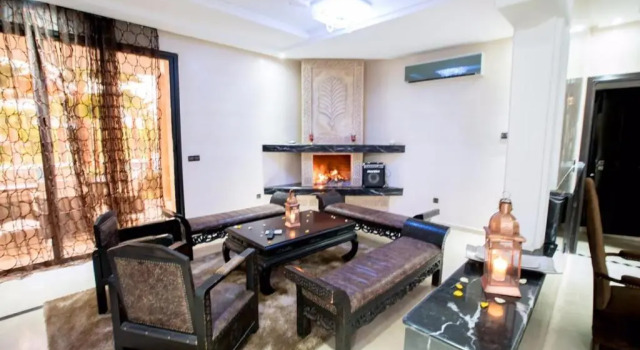 Villa Hadia And Its Private Swimming Pool With Complimentary Breakfast, Забронировать Вилла Отели Марракеш-Тенсифт-Эль-Хауз с парковкой, Парковка