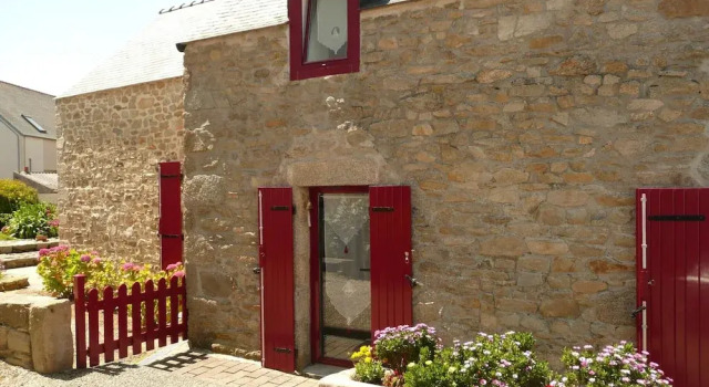 Stone House in Lilia Near Ile Vierge Lighthouse, Забронировать Отель Отели Плугерно с парковкой, Парковка
