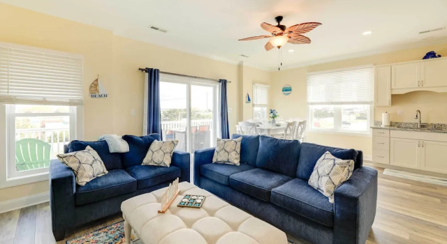 Emerald Isle Vacation Home Walk to Beach!, Забронировать Апартаменты/квартира Эмералд-Айл Северная Каролина