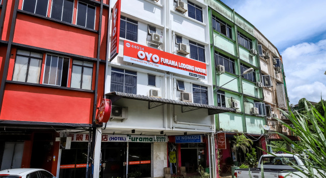 OYO 44034 Furama Lodging House, Rezerwuj Hotel Hotele w Sarawak z parkingiem, Parking