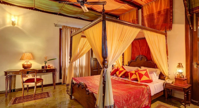 Люкс с балконом Hoysala Village Resort