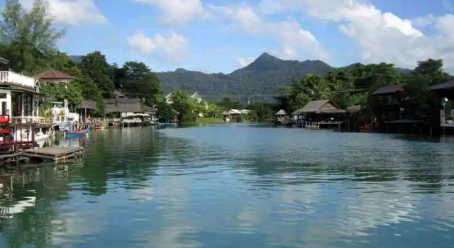 Moley's Resort