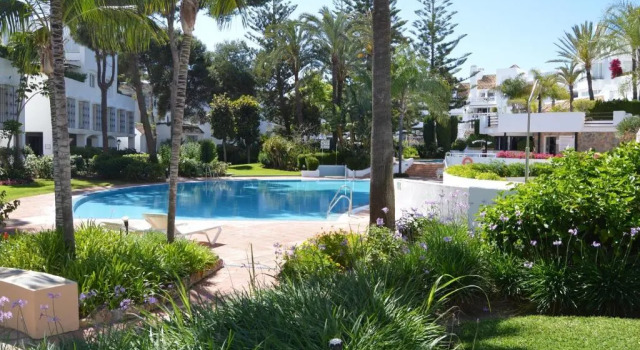 Апартаменты White Pearl Beach L2