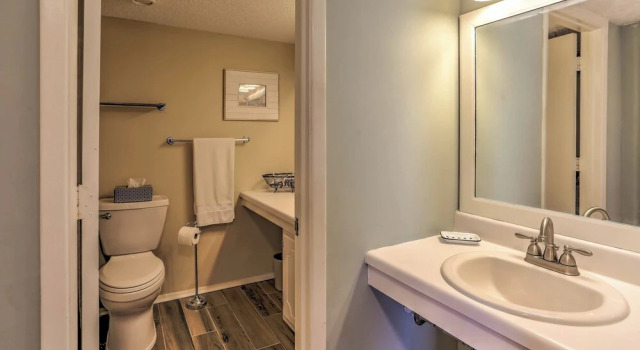 Апартаменты Chic Myrtle Beach Seaside Escape w/ Pool Access!