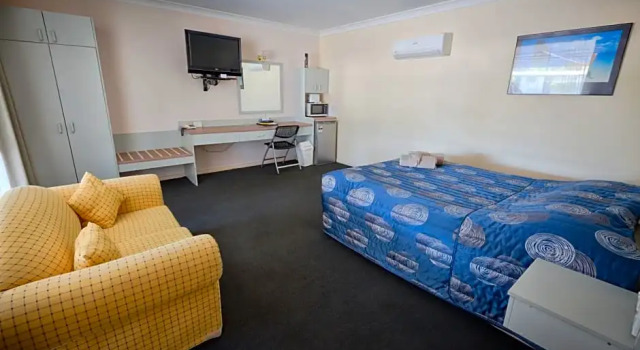Трёхместный люкс Executive Copper City Motel