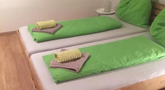 Roccos Raum, Rezerwuj Hotel Hotele w Kapfenberg z parkingiem, Parking