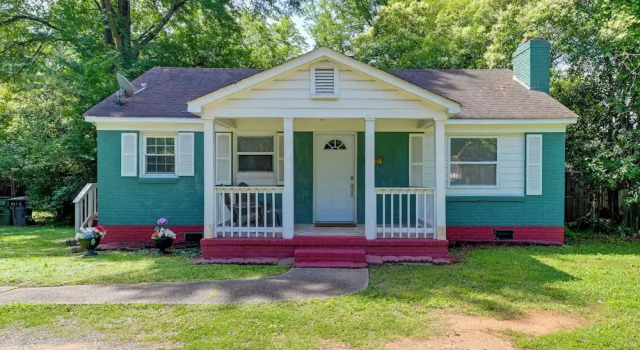 Коттедж 5 Mi to Uptown: Charlotte Hideaway w/ Yard