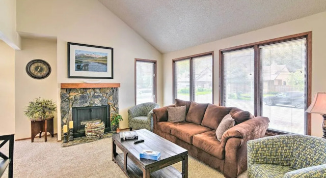 Modern Anchorage Townhome: 8 Mi to Downtown!, Rezerwuj Hotel Anchorage Alaska