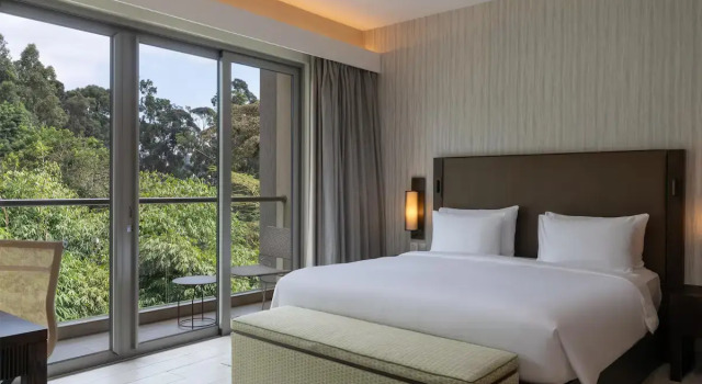 Полулюкс Отель Radisson Blu Hotel & Residence Nairobi Arboretum