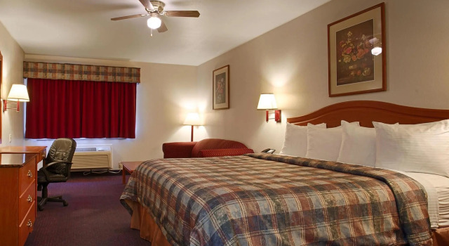 Номер Standard Best Western Pineywoods Inn