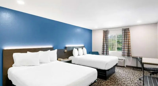 Четырёхместный номер Standard Econo Lodge Bethel - Danbury
