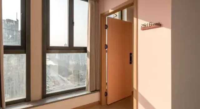 Кровать в общем номере (женский номер) с видом на канал Kepler Planet Youth Hostel (Hangzhou Wulin Square Baoshanqiao Metro Station)