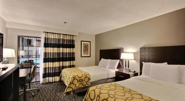 Четырёхместный номер Standard Baymont by Wyndham Madison