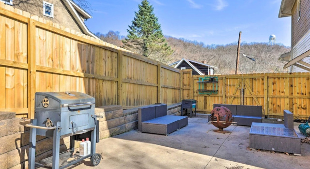 Pet-friendly Covington Retreat w/ Fenced Yard, Забронировать Отель Ковингтон Northern Kentucky River Region
