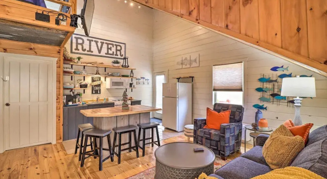 Pet-friendly Studio w/ Loft & Mountain Views!, Varaa Huoneisto Mountain View 