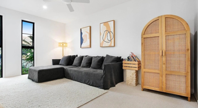 Melaleuca - luxury 4BR retreat with pool, Book Hotel Suffolk Park Byron Bay Region