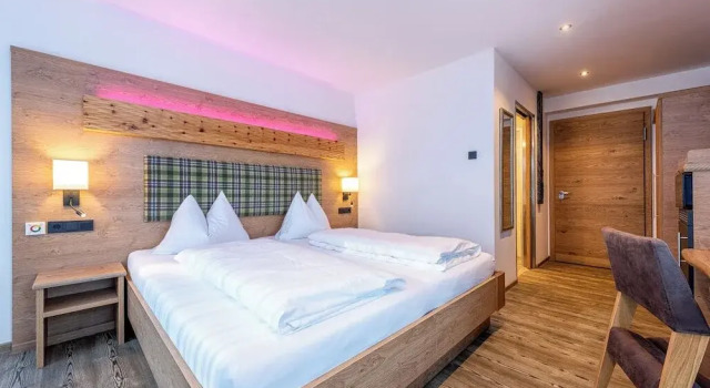 Двухместный номер Comfort с балконом и с видом на горы Hotel Garni Siegmundshof - inclusive Joker Card im Sommer