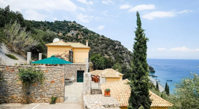 Вилла Serene Villa in Pera Melana near Sea